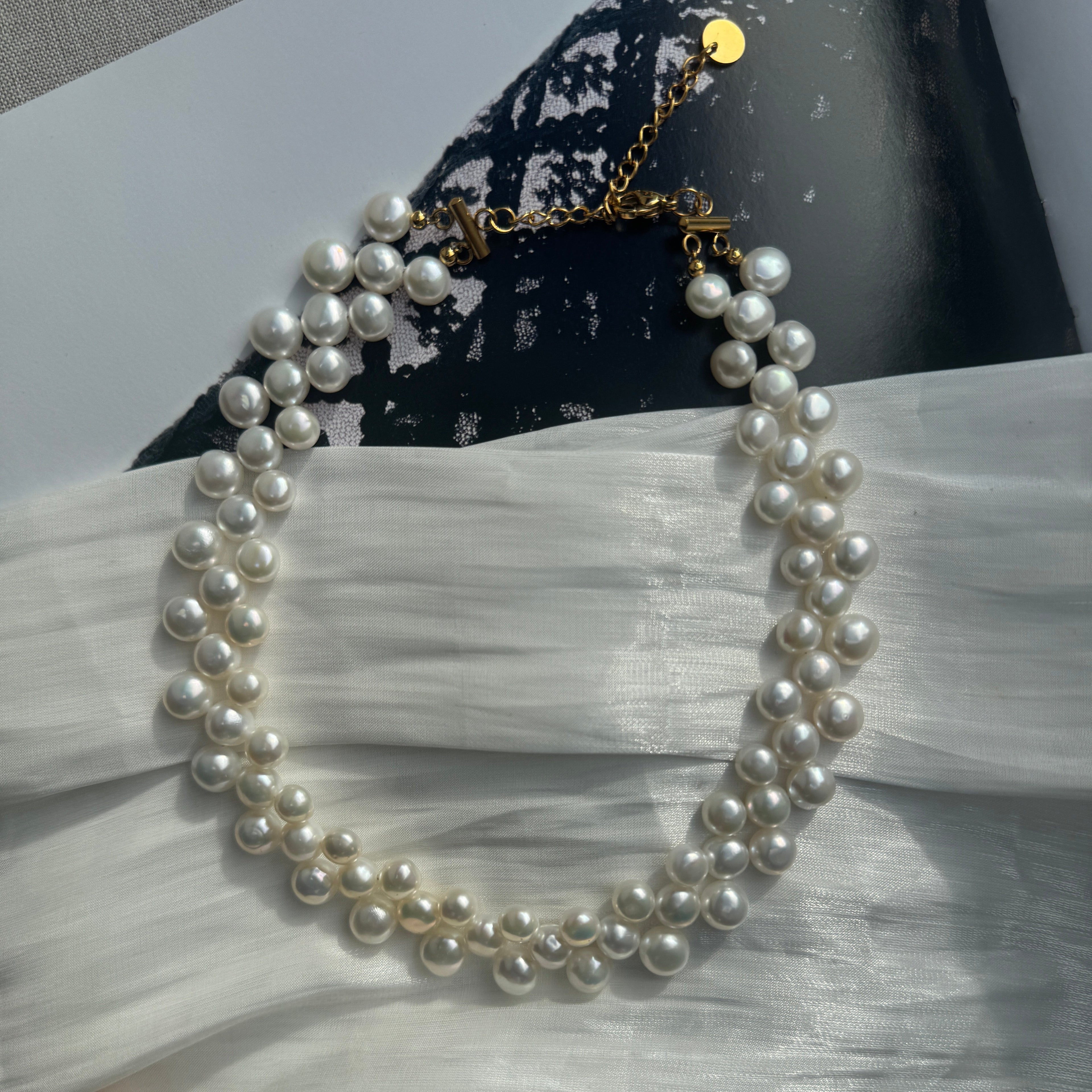 Collier à trois rangs de perles d’eau douce, fait main et vintage